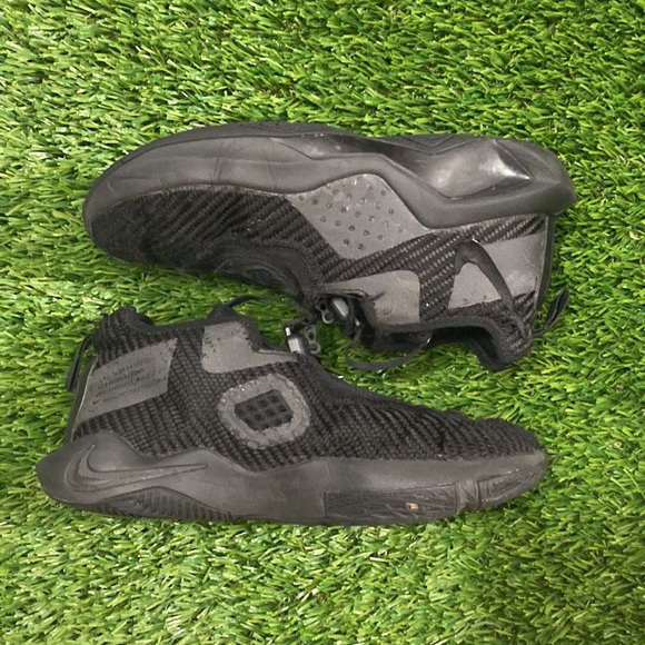 Nike Lebron James Basketball Shoes - Picture 2 of 5